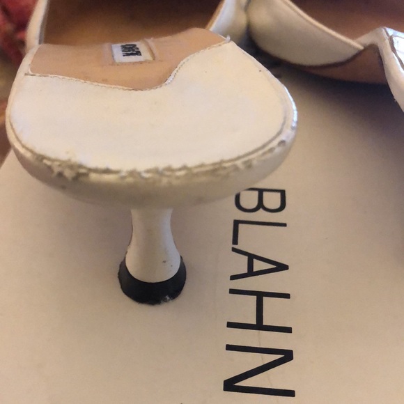 Manolo Blahnik White Leather Mules w/silver embroidery. - Picture 8 of 11